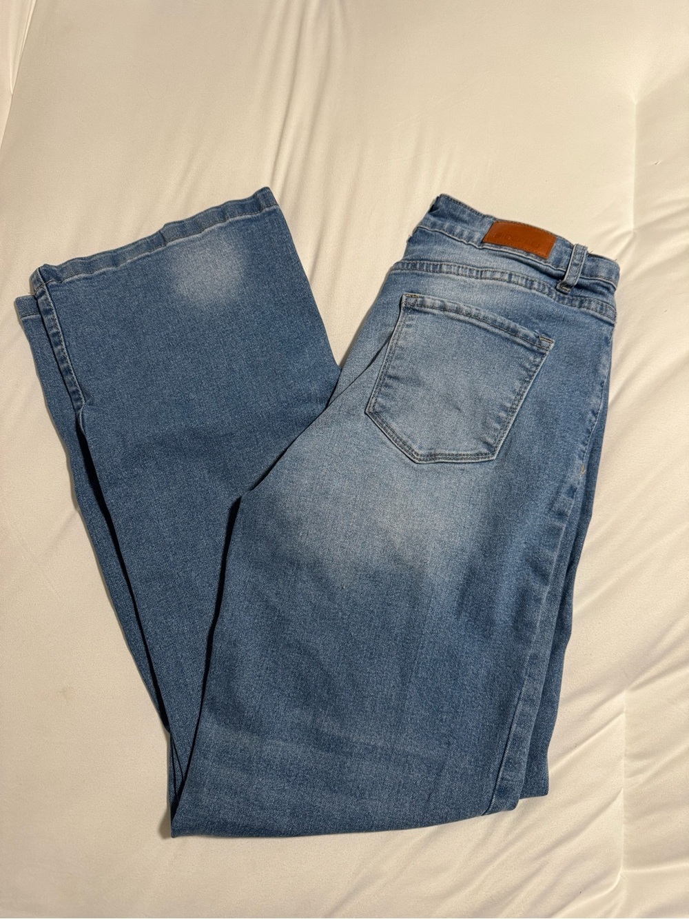 Classic Light Blue Women's Jeans - Stylish Everyday Denim